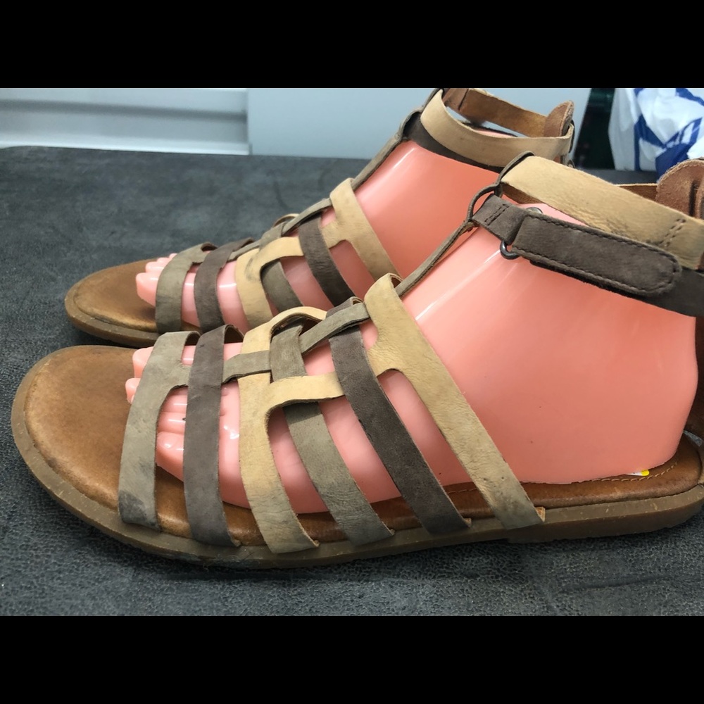 Naya Women’s Gray//Tan Leather Strappy Sandals